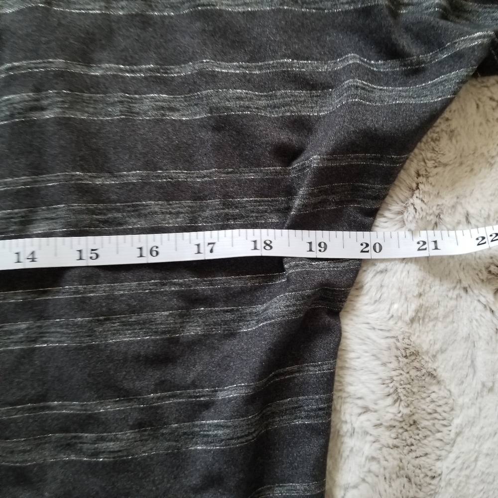 ✨️CL Athelta Gray Metallic Horizontal‎ Stripe Size M - Picture 11 of 11